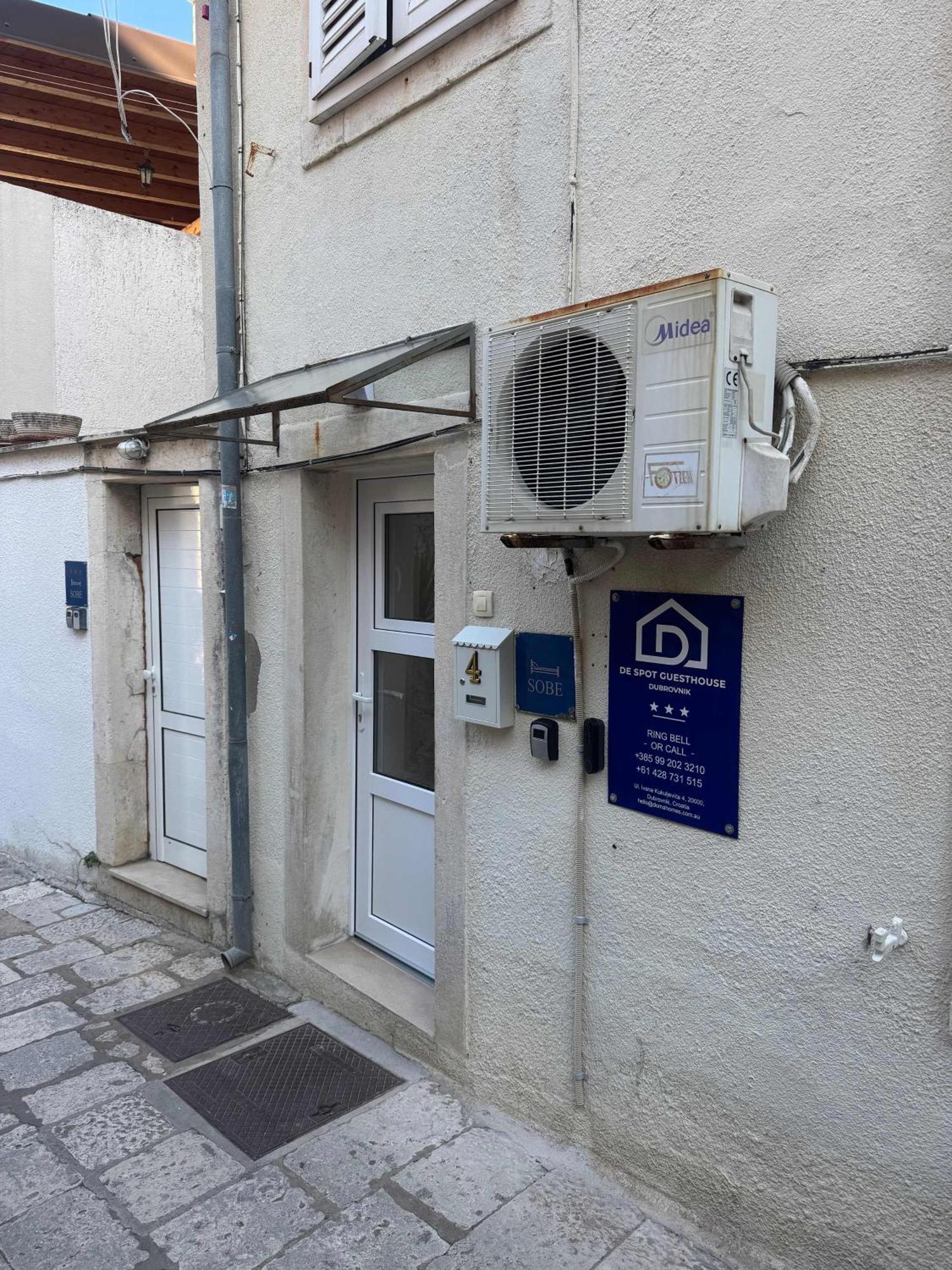 De Spot Guest House - Pile Old Town Gate Dubrovnik Bagian luar foto